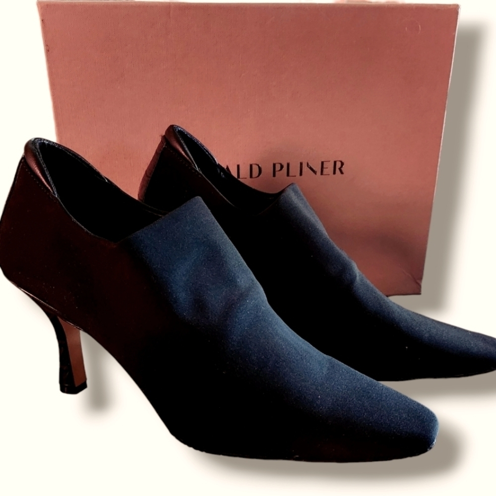 Donald Pliner NIB Dottie Ankle Boot